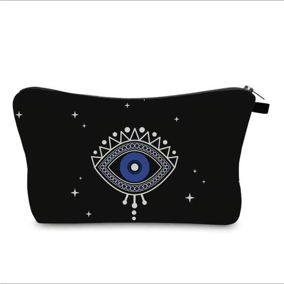 Brand new in package makeup bag - Picture 2 of 10